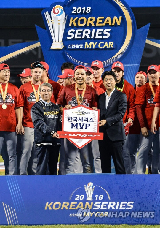 Çѱ¹½Ã¸®Áî MVP Çѵ¿¹Î `ÇÔ¹Ú¿ôÀ½`...±â¾ÆÂ÷, ½ºÆ÷Ã÷¼¼´Ü ½ºÆÃ¾î ¼±¹° Çѱ¹½Ã¸®Áî MVP Çѵ¿¹Î `ÇÔ¹Ú¿ôÀ½`...±â¾ÆÂ÷, ½ºÆ÷Ã÷¼¼´Ü ½ºÆÃ¾î ¼±¹°